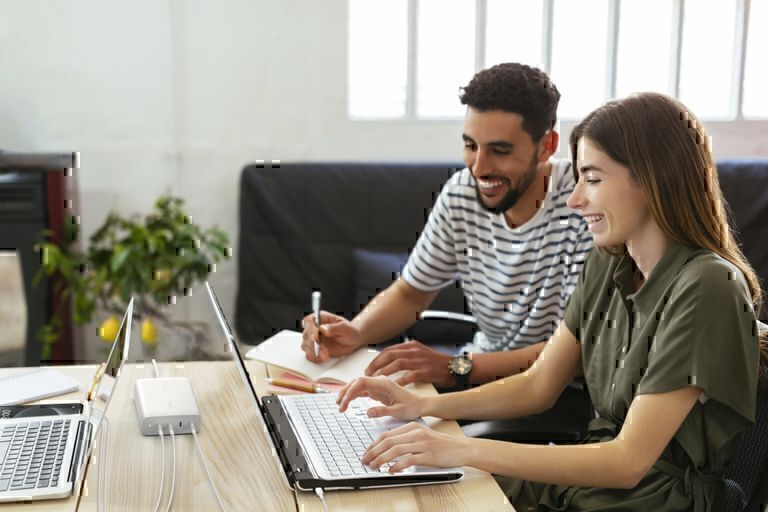 Tres accesorios clave para que tu equipo nunca te deje sin carga